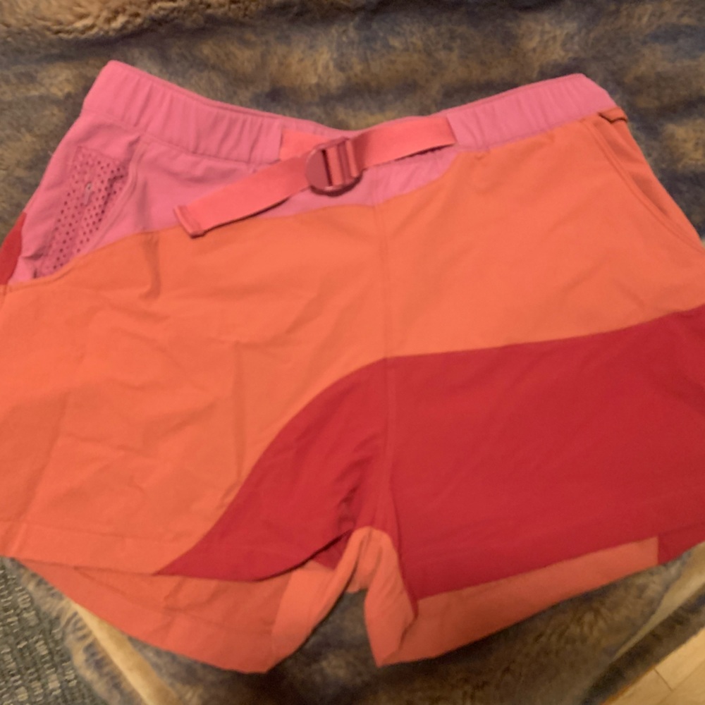 Women’s large outdoor voices rec trek shirts, like new condition!